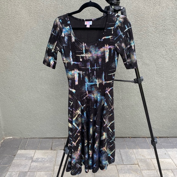 Lularoe Nicole Elegant line - Picture 1 of 5